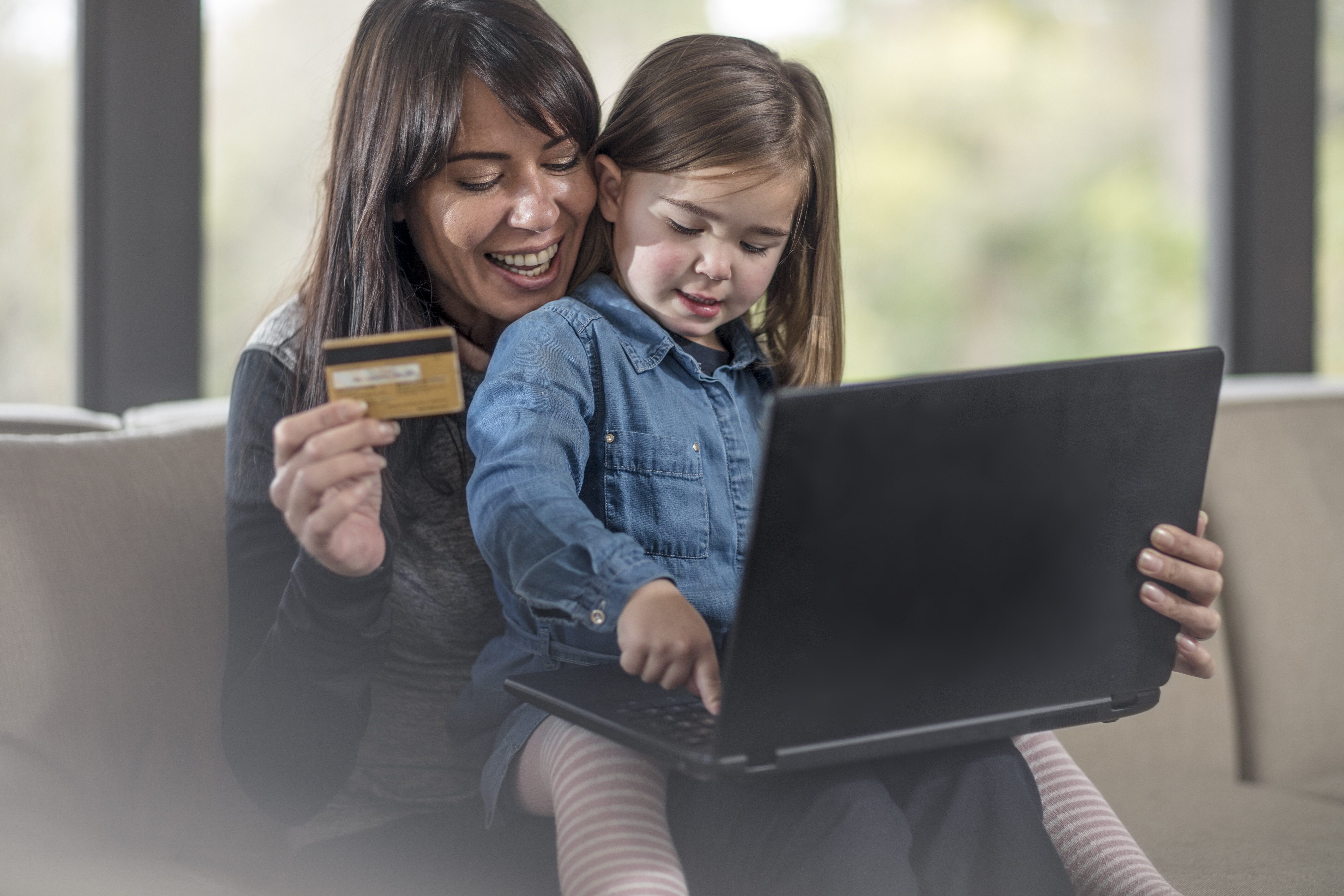 Jak založit dětský účet online? Seznam bank, které pohodlnou variantu nabízejí